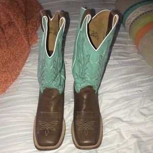 Justin cowboy boots, only worn a few times